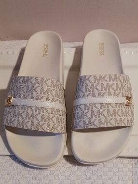 Michael Kors Beige Monogram Slide Sandals with Gold Accents ⚜️